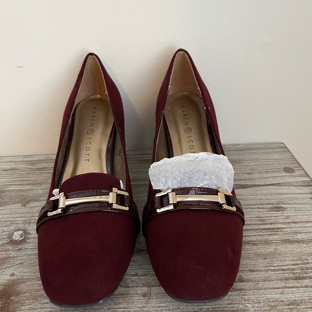 Brand new Karen Scott penzey wine heels